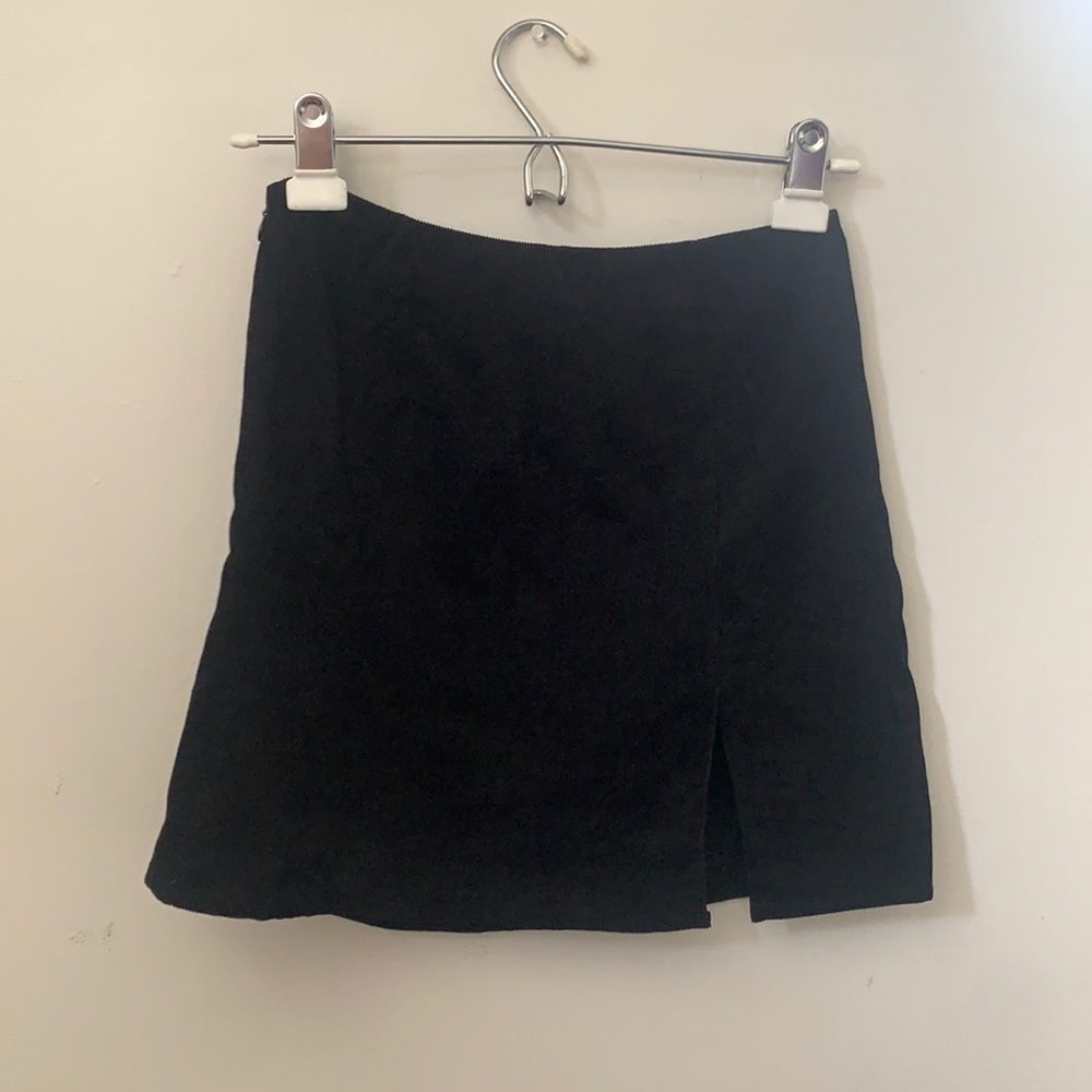 Cute black slit mini skirt
